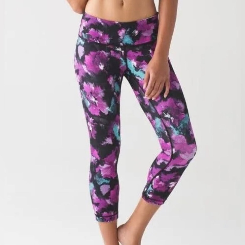 Lululemon Midnight Bloom Capri Leggings l SIZE 6